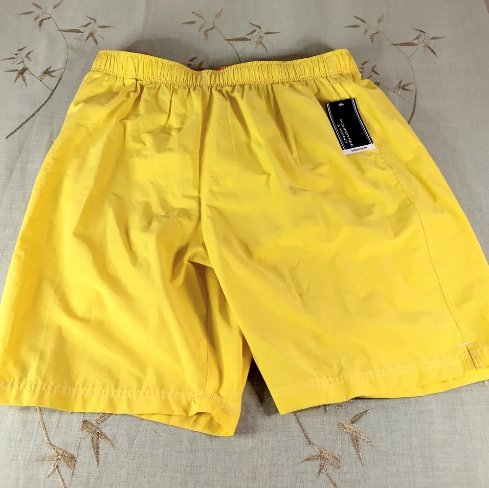 ROUNDTREE&YORK NWT Men's yellow swim suit,Xtra Large Tall. Four pockets.